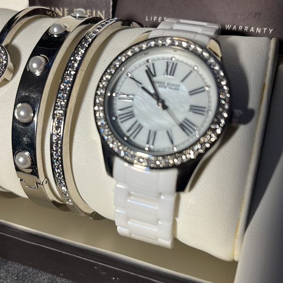 🪩 Anne Klein elegant Watch and bracket set 🪩